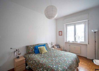 Camera da letto - Appartamento via Giovanni Amarena, 14A, Genova (zona Marassi) - foto 22