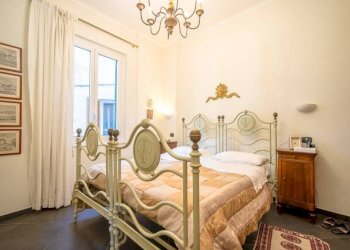 Camera da letto - Appartamento via alla Porta degli Archi, Genova (zona Carignano) - foto 14