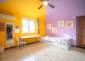 Camera da letto - Appartamento via San Lorenzo, Genova (zona Centro Storico) - foto 9