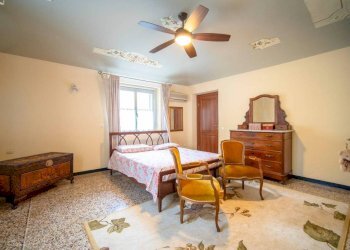 Camera da letto - Appartamento via San Lorenzo, Genova (zona Centro Storico) - foto 15