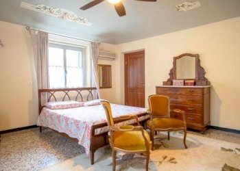 Camera da letto - Appartamento via San Lorenzo, Genova (zona Centro Storico) - foto 16