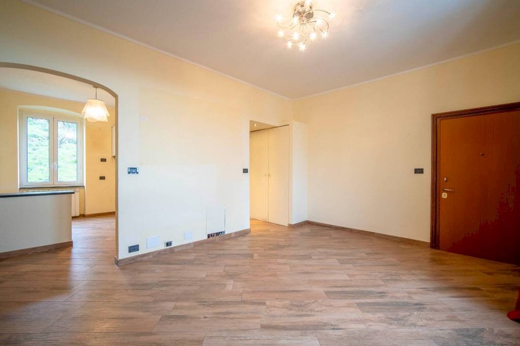 Soggiorno - Appartamento via Bartolomeo Bianco, Genova (zona San Teodoro) - foto 3