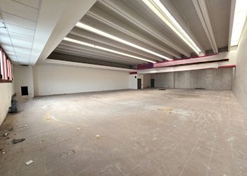 Foto 1 - Locale Commerciale Via San Zeno
 
67, Cassola - foto 1