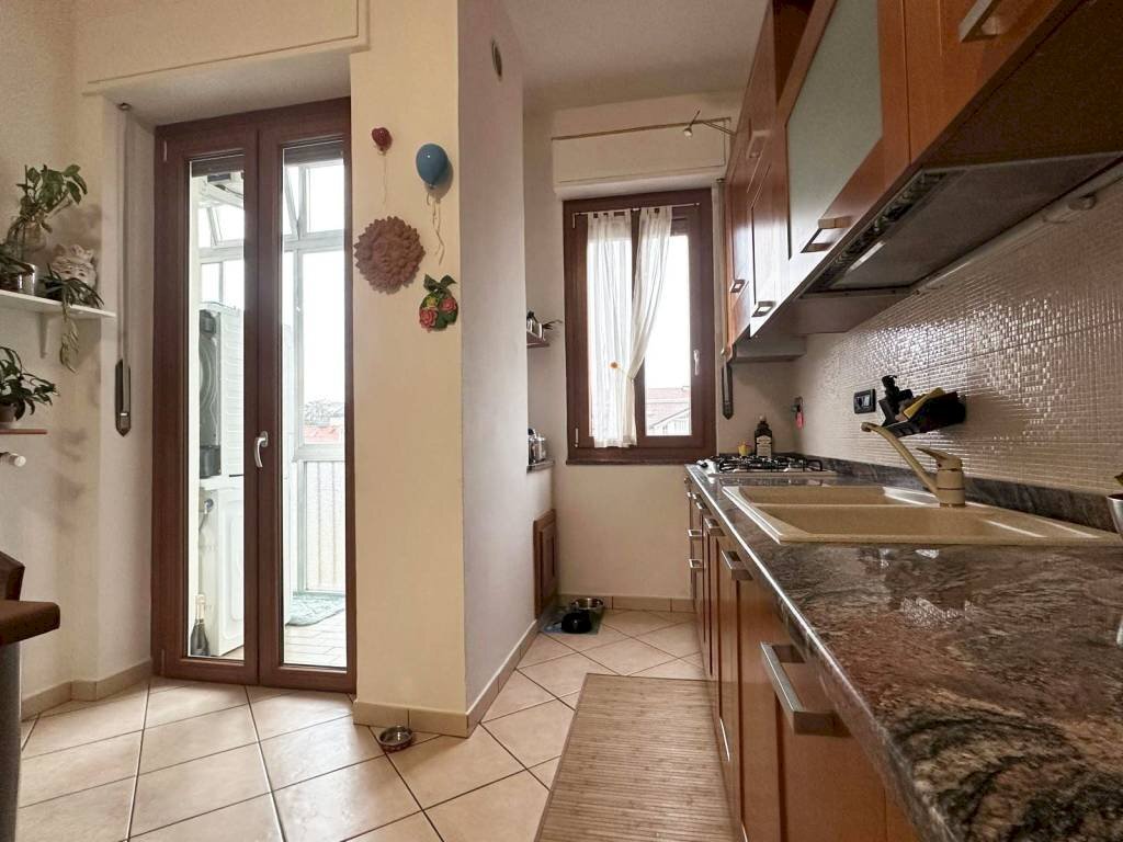 Cucina - Trilocale via Vittorio Zanellato, 23, Venaria Reale - foto 1