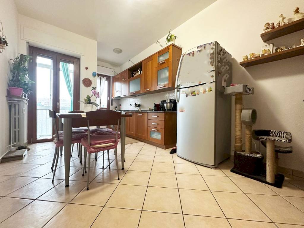 Cucina - Trilocale via Vittorio Zanellato, 23, Venaria Reale - foto 2