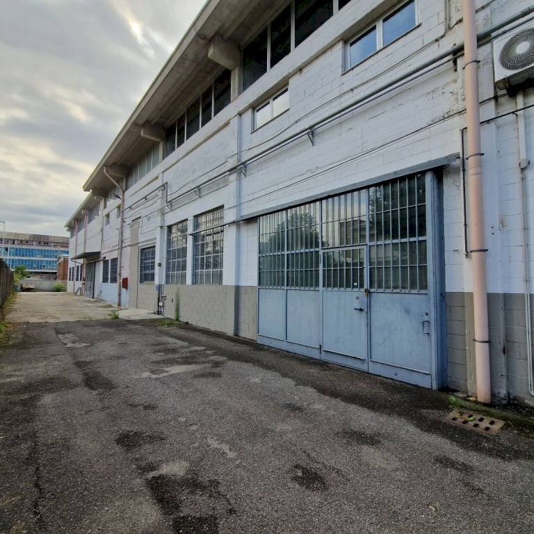 Facciata - Capannone corso Europa, 83, Rho - foto 1