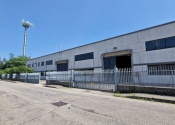 Facciata - Capannone via Enrico Mattei, Pogliano Milanese - foto 1