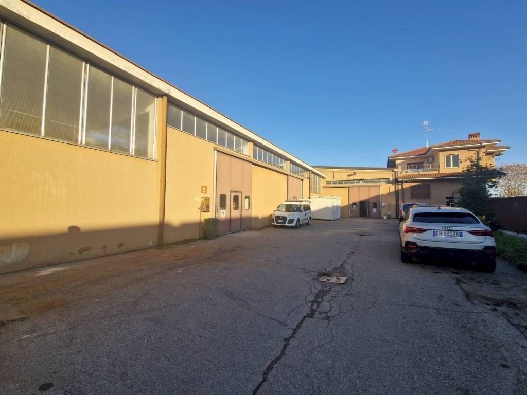 Facciata - Capannone via Don Luigi Sturzo, Lainate - foto 1