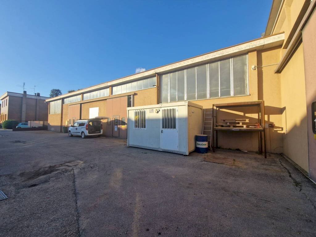 Facciata - Capannone via Don Luigi Sturzo, Lainate - foto 3