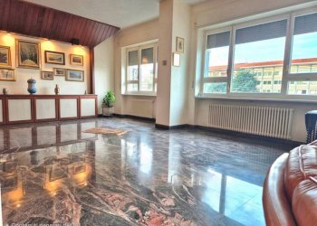 Salone - Appartamento piazza Europa, Cuneo (zona Centro) - foto 10