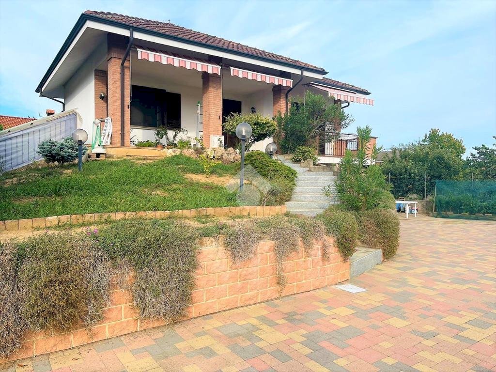 Villa Via benedetto croce, Poirino - photo 1