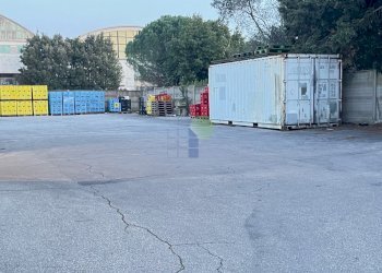 piazzale sul davanti a comune - Locale Commerciale Via delle Macchie 4, Livorno - foto 7