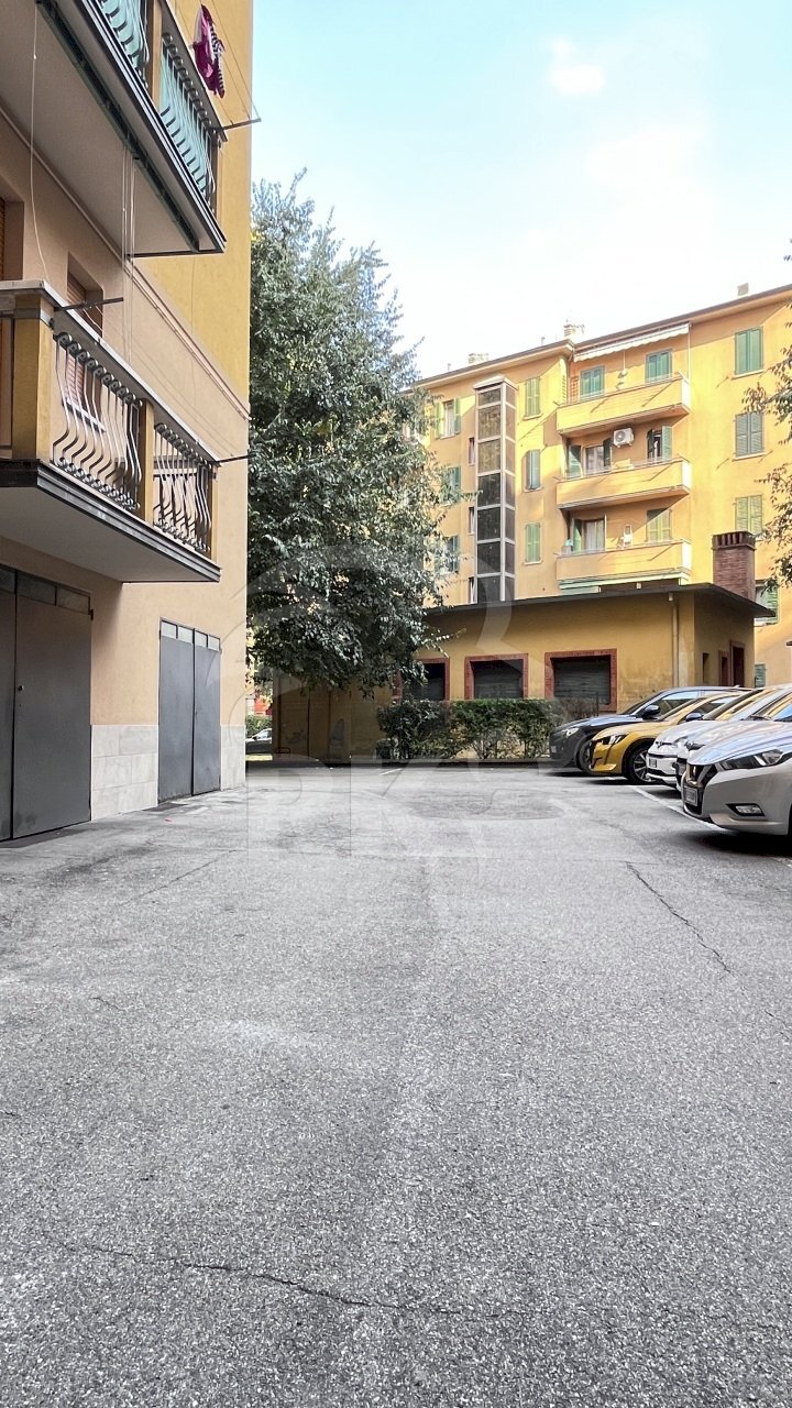 IMG_7462.jpg - Box Piazza della Pace 7, Bologna (zona Saragozza) - foto 1