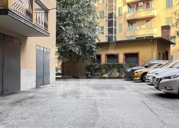 IMG_7462.jpg - Box Piazza della Pace 7, Bologna (zona Saragozza) - foto 1