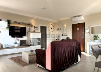 IMG_8226.JPG - Casa indipendente Strada Statale 9 Via Emilia 116, Castelfranco Emilia - foto 1