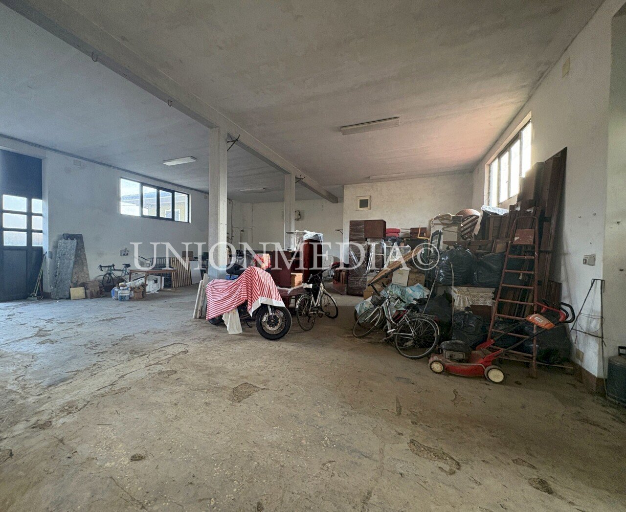 1 affitto capannone castelnuovo magra.jpg - Locale Commerciale Castelnuovo Magra - foto 1