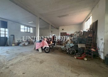 1 affitto capannone castelnuovo magra.jpg - Locale Commerciale Castelnuovo Magra - foto 1