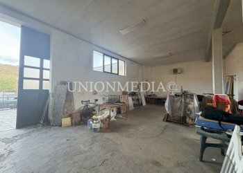 3 affitto capannone.jpg - Locale Commerciale Castelnuovo Magra - foto 3