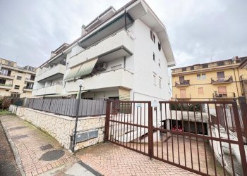 1.jpeg - Trilocale Via Domenico Luparelli, Guidonia Montecelio - foto 1