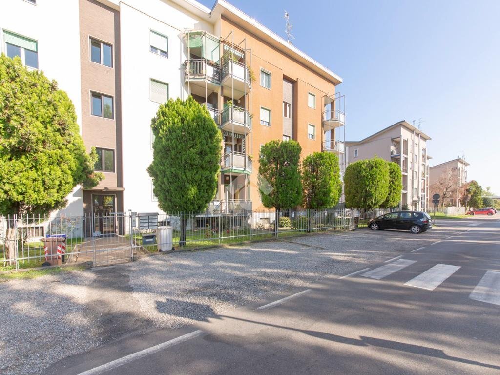 Two-room apartment Viale Italia, Lainate - photo 1