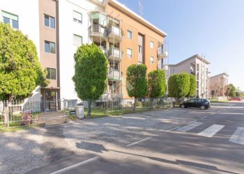 Two-room apartment Viale Italia, Lainate - photo 1