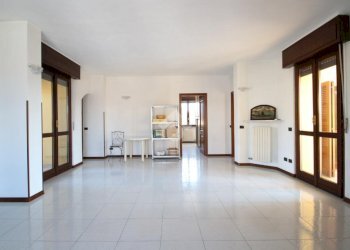 Three-room apartment Via Enrico Toti, Garbagnate Milanese - photo 6