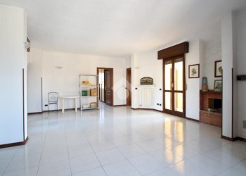 Three-room apartment Via Enrico Toti, Garbagnate Milanese - photo 7