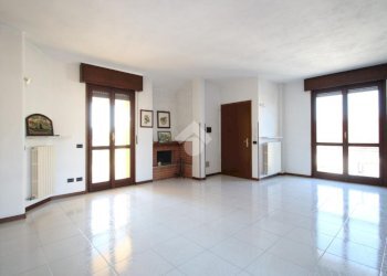 Three-room apartment Via Enrico Toti, Garbagnate Milanese - photo 8