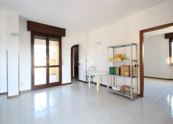 Three-room apartment Via Enrico Toti, Garbagnate Milanese - photo 9