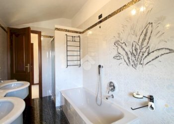 Three-room apartment Via Enrico Toti, Garbagnate Milanese - photo 36