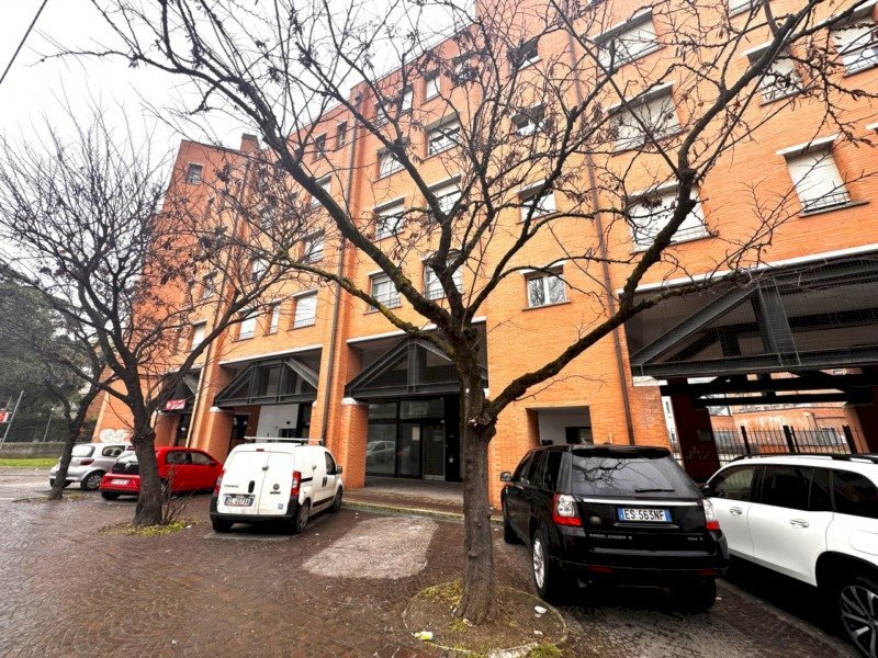 Commercial Activity via Dell'Artigiano, Bologna (neighborhood San Donato) - photo 3