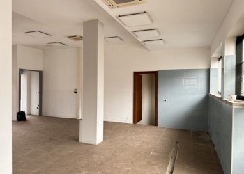 Commercial Activity via Dell'Artigiano, Bologna (neighborhood San Donato) - photo 16