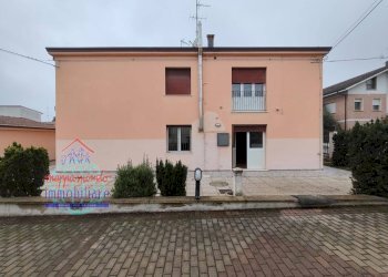 Foto 1 - Trilocale via spallanzani
 
8, Cento - foto 1