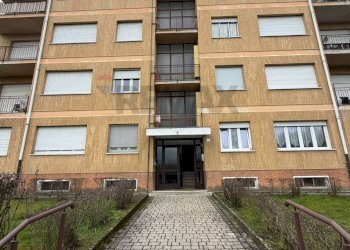 Edificio all\'aperto - Trilocale via Cascina Cattaneo
 
2, Luino - foto 1