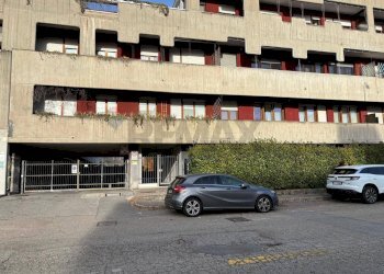 Edificio all\'aperto - Box VIA MANIN
 
30, Varese - foto 9