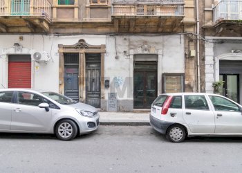 Edificio all\'aperto - Shop Via Vincenzo Giuffrida
 
34, Catania - photo 13