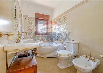 Bagno - Appartamento Via Antonino Barbara
 
1, Caltagirone - foto 2