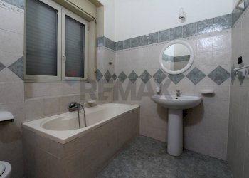 Bagno - Quadrilocale Via Calì
 
17, Catania - foto 13