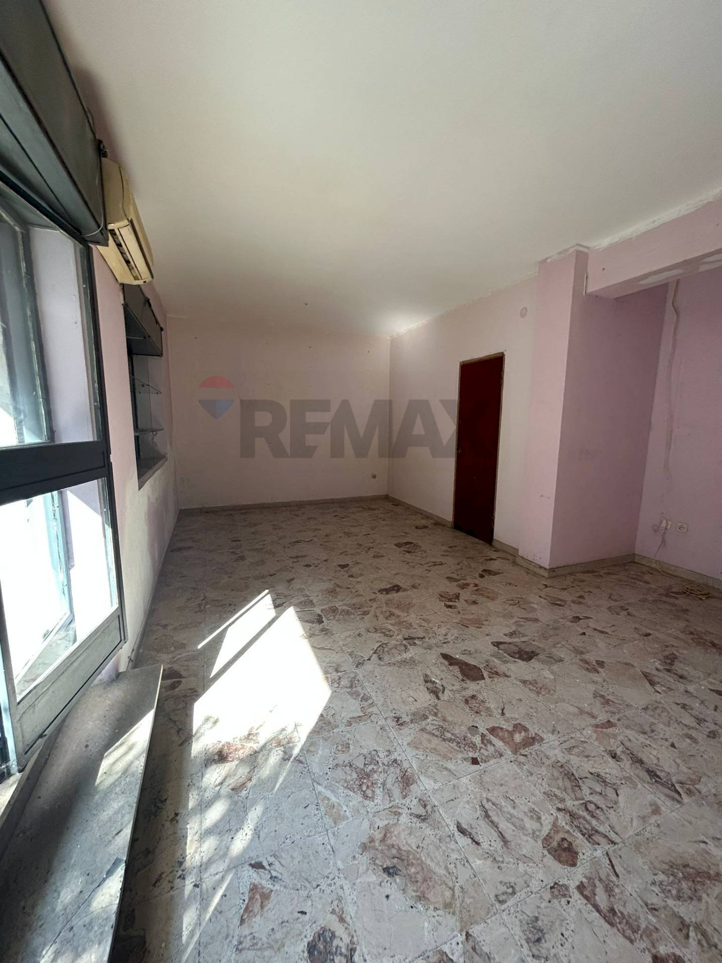 Stanza vuota - Negozio Via VITALINO BRANCATI
 
7, Gravina di Catania - foto 1