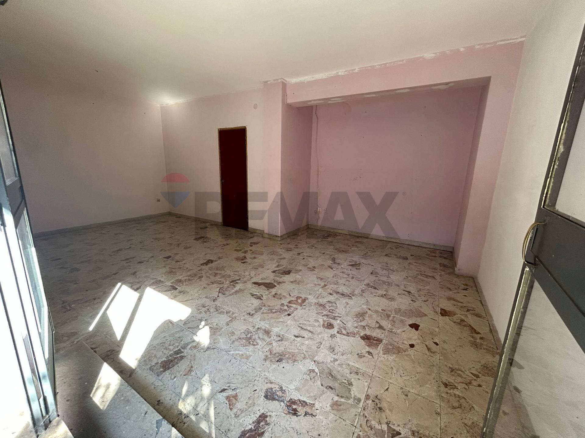 Stanza vuota - Negozio Via VITALINO BRANCATI
 
7, Gravina di Catania - foto 3