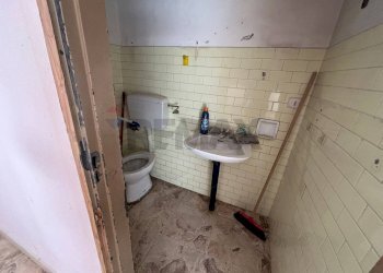 Bagno - Negozio Via VITALINO BRANCATI
7, Gravina di Catania - foto 11