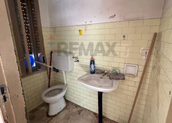 Bagno - Negozio Via VITALINO BRANCATI
7, Gravina di Catania - foto 12