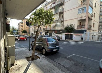 Edificio all\'aperto - Negozio Via VITALINO BRANCATI
7, Gravina di Catania - foto 17