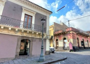 Edificio all\'aperto - Commercial Premises Via Roma
 
187, Belpasso - photo 1