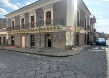Edificio all\'aperto - Commercial Premises Via Roma
 
187, Belpasso - photo 2