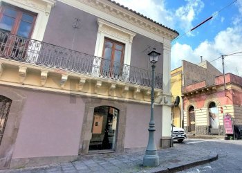 Edificio all\'aperto - Commercial Premises Via Roma
 
187, Belpasso - photo 3