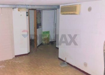 Hall / corridoio - Commercial Premises Via Roma
 
187, Belpasso - photo 8