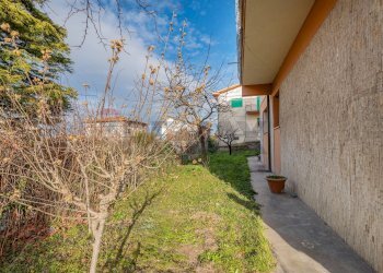 Giardino - Casa semi indipendente VIA GIOVANNI ANNIBALDI
 
22, Cupramontana - foto 24