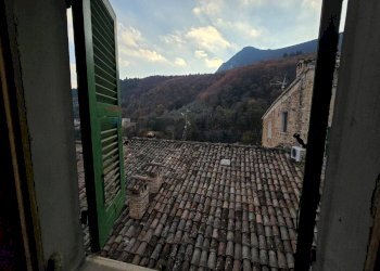 Vista delle montagne - Casa semi indipendente VIA RICCI DANTE
 
10, Serra San Quirico - foto 2