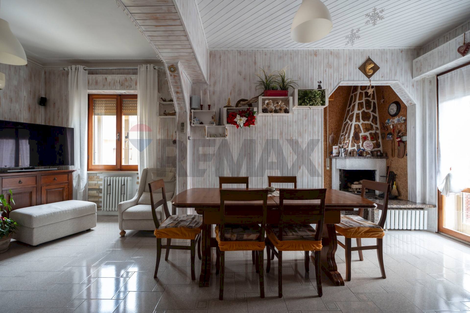 Sala da pranzo - Apartment VIA VITTORIO VENETO
 
12, Falconara Marittima - photo 1